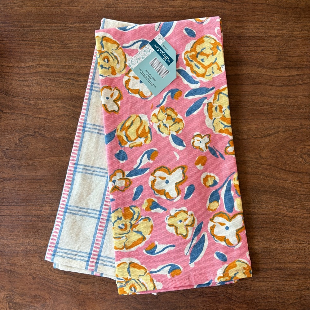 Floral and Plaid Kitchen Towels Set of 2 NWT